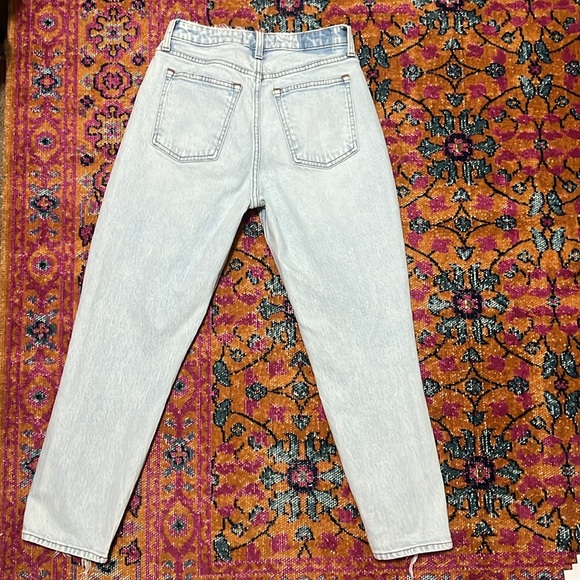 Abercrombie Curve Love High Rise Mom Jeans - Picture 3 of 3